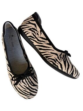 Like New Clarks Carly Hope Knit Flats Animal Print Black Cream Size 11 Wide